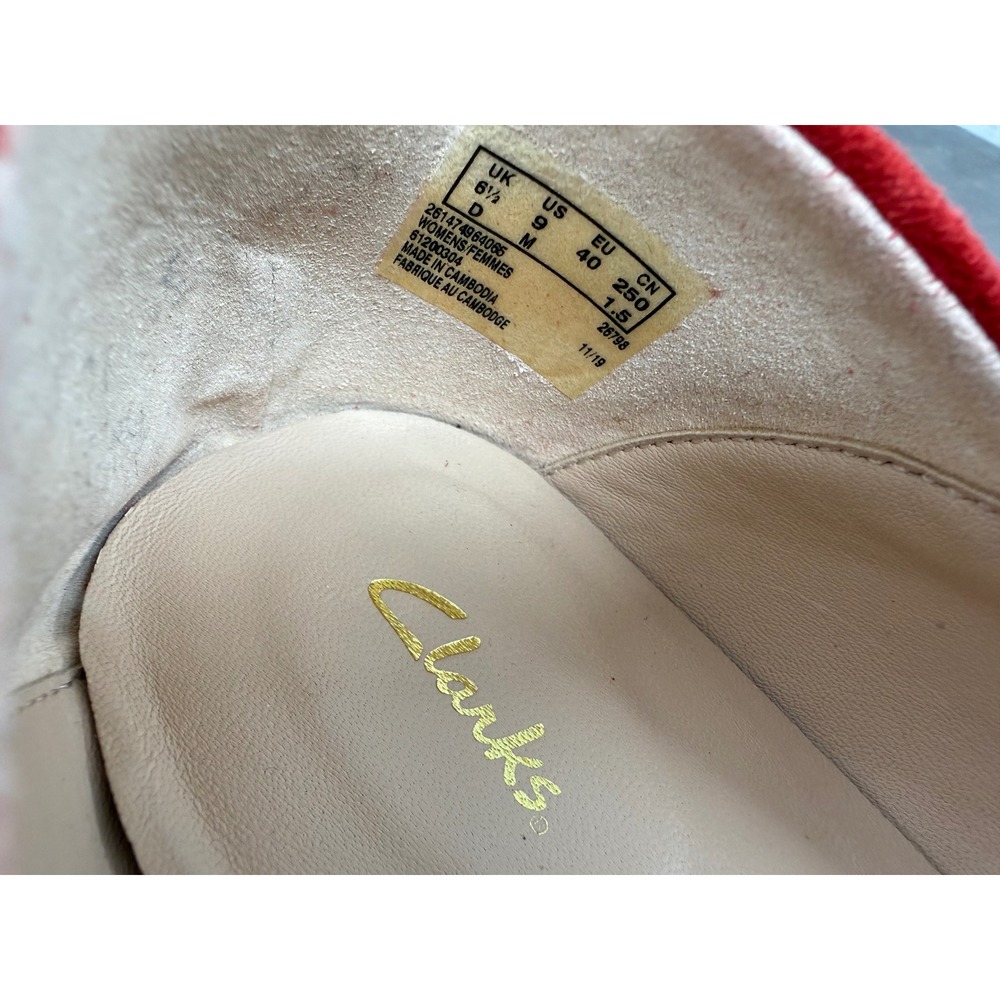 Clarks Pure Tone Red Suede Leather Loafers Flats Sz 9‎ Classic Statement Chic - Picture 3 of 8